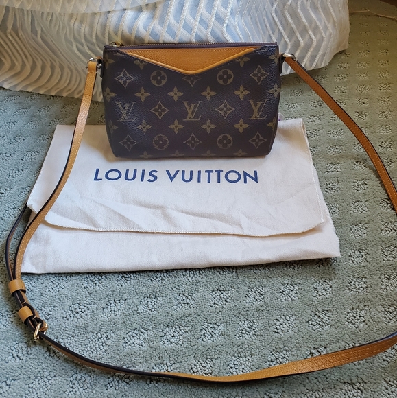 Louis Vuitton Handbags - Louisvuitton pallas employees uniform edition